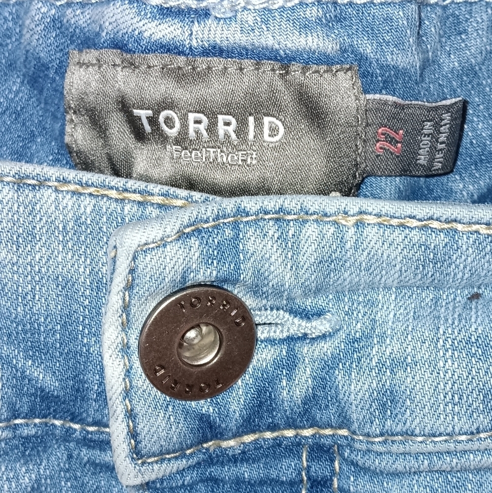 Torrid Feel The Fit  Denim Shorts 22 - Picture 3 of 5